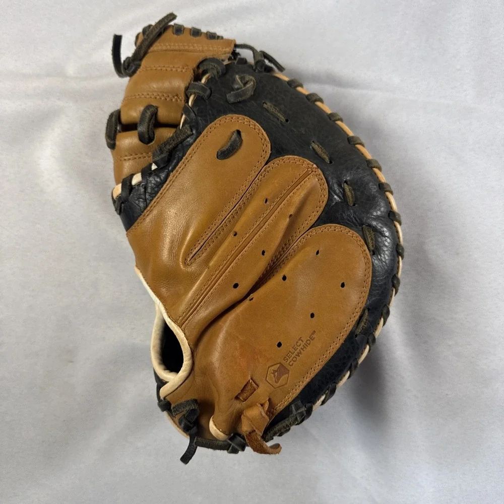 Easton Paragon Series Flex Notch Left-Handed Catchers Glove P2Y-31 Inch